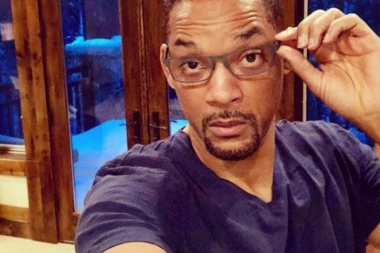 DOBIO KORPU: Ovu "devojku" je Vil Smit pokušao da poljubi!