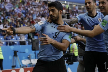 URUGVAJ SE PRIDRUŽIO RUSIMA U DRUGOM KRUGU, Suarezov gol dovoljan za pobedu!