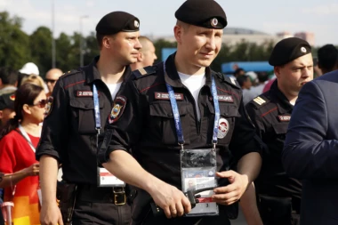 Braća Rusi sprečavaju provokacije: BEZ OBELEŽJA LAŽNOG KOSOVA NA TRIBINAMA!