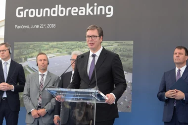 VUČIĆ: "BRAĆO, NEMCI, NIGDE VAM NEĆE BITI BOLJE NEGO U SRBIJI!"