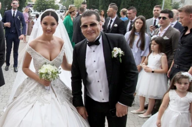 Kum nije dugme: Aleksandra iznenadila Pejovića vrhunskim poklonom!