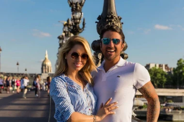 U PARIZU: Kad Tipsu žena iznenadi za rođendan