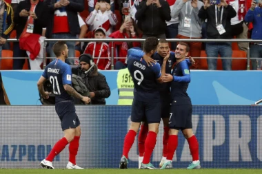 Tužan dan u Francuskoj: Preminuo legendarni trener i fudbaler