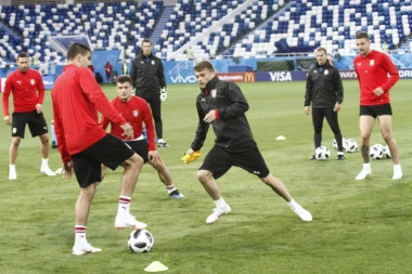 (VIDEO) "Orlovi" osetili travu na stadionu