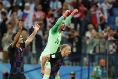 (VIDEO) FIFA, REAGUJ: Hrvatski fudbaleri vređali Srbe uz ustaške pesme!