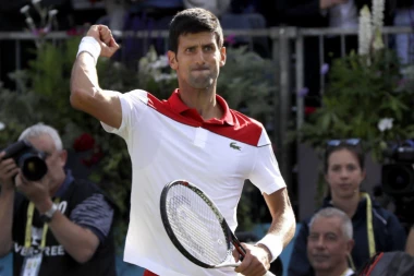 (VIDEO) ODUŠEVIO SEVČENKA I REDNAPA: Đoković pika fudbal!