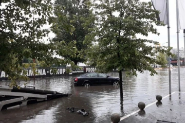 Havarija na Čukarici! Pukla vodovodna cev, građani u čudu, kilometarske kolone