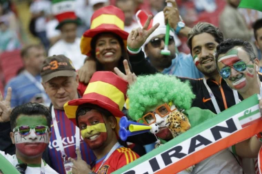 MUŽEVI NA SLUŽBENOM PUTU: Iranski navijači su zbog ovoga hit na SP