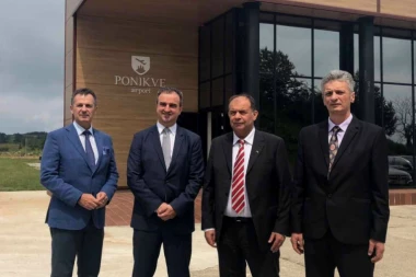 Aerodrom Nikola Tesla Beograd donirao opremu Aerodromu Ponikve