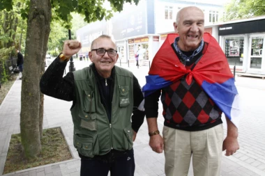 (VIDEO) NAVIJAČI SRBIJE STIŽU IZ CELOG SVETA: Ovi seniori biće uz "orlove" protiv Švajcaraca