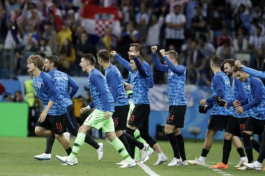 (VIDEO) LUDNICA U PULI: Hrvatski navijači slavili uz "Đurđevdan" i "jugo 45"