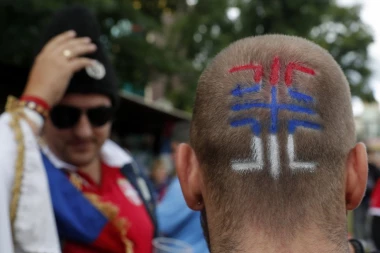 Navijači Srbije napravili spektakl u Kalinjingradu