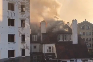 (FOTO, VIDEO) GUST DIM IZNAD BRITANSKE PRESTONICE: U Londonu se zapalio pab!