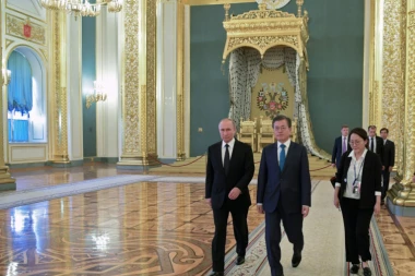 POKLON KOJI ĆE PAMTITI! Putin ostavio južnokorejskog lidera BEZ TEKSTA!