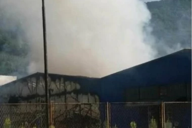 (FOTO) OBLAK DIMA NAD PRIJEPOLJEM: Gorela fabrika konfekcije!
