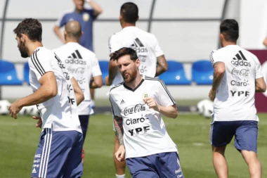 ANARHIJA I HAOS U REDOVIMA ARGENTINACA: Igrači će sastaviti tim za duel sa Nigerijom