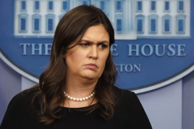 SARA SANDERS PRETRPELA INCIDENT: Izbačena sam iz restorana jer RADIM ZA TRAMPA!