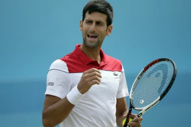 "Nole pobeđuje Federera u finalu Vimbldona"