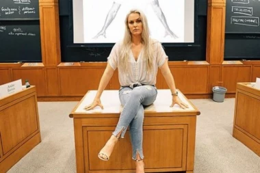 (FOTO) Bivša olimpijska skijašica sve češće u bikini izdanju