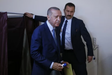 Erdogan najavio: Turska bi mogla da vrati milion izbeglica u Siriju