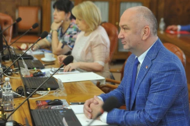 Popović: Prosledio sam Vučiću predlog o formiranju radne grupe za odbranu od LAŽNIH VESTI