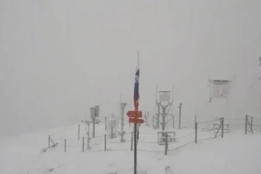 NEREALNO: Ovu zemlju u našem komšiluku zatrpao sneg u JUNU!