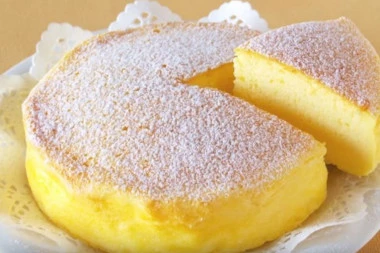 (RECEPT) Ne može jednostavnije: Preukusni kolač bez jaja sa grizom