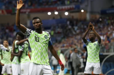 TO JE DUH: Kapiten Nigerije igra povređen!