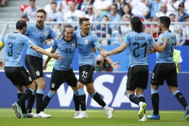 (FOTO) IMA DA GRIZU PROTIV FRANCUSKE: Bivša misica Urugvaja vrelim fotkama motiviše fudbalere!