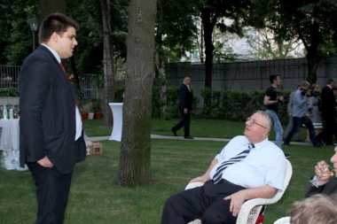 ŠEŠELJ ODUŠEVLJEN NASTUPOM SINA U SKUPŠTINI SAVETA EVROPE: Ponosan sam, Aleksandar  je zapušio usta Hrvatima