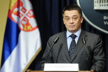 MILOSAVLJEVIĆ SE BACIO NA REKLAME: Ministar pao na niske grane!