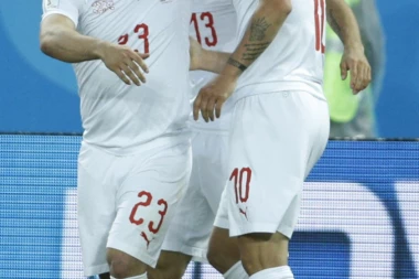 Čega se pametan stidi... Albanci iz Njujorka se ponose Džakom i Šaćirijem, plaćaju za njih kaznu FIFA!