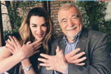 USTAŠA SE VADI, PA NASTAVLJA DA VREĐA: Ne sećam se, neko me je zamolio da se tako slikam!