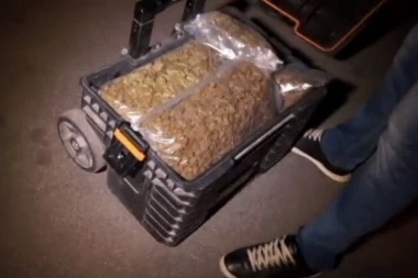 (VIDEO) ODMAH nakon primopredaje POHAPŠENI NARKO DILERI!