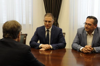ZAKLJUČENA DOBRA SARADNJA SA POLICIJOM NEMAČKE: Stefanović na sastanku sa ambasadorom Ditmanom