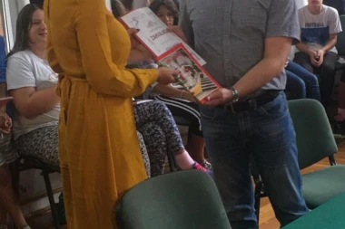 NATAŠA ODRŽALA DIRLJIV GOVOR pred decom bez roditeljskog staranja!