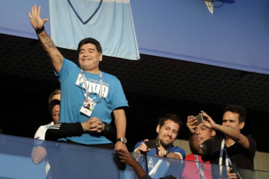 SEĆANJE LEGENDE: Zašto je Maradona nosio dva sata?