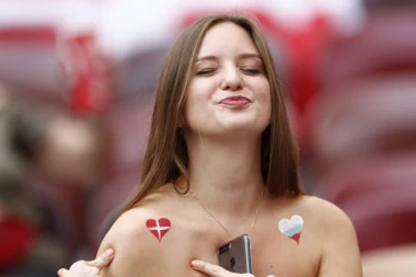 (FOTO) NIKO NIJE GLEDAO UTAKMICU: Ova s*ksi Dankinja je hit Mundijala!