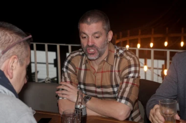 LAZETIĆ UTERIVAO DUG ZA SKOLETA!