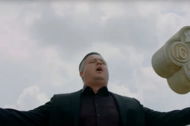 SNIMIO SPOT U HRAMU SVETOG SAVE: Nemanja Nikolić se vraća na SCENU!