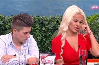 (VIDEO) PROCURIO SNIMAK: Dok su Matoru prebijali Sanja pevala i ludo se provodila!