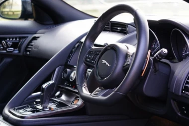 Možda nova Jaguarova sedišta "izgledaju šašavo", ali zato vozače leđa više ne bole