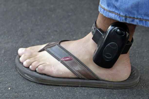 Ajd' sada prekrši mere izolacije: Južna Koreja bahatim građanima stavlja nanogice!