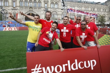 (VIDEO) Oni su slavili pobedu, na redu je Krstajićev tim: NAVIJAČI SRBIJE DOBILI BRAZIL U MALOM FUDBALU!