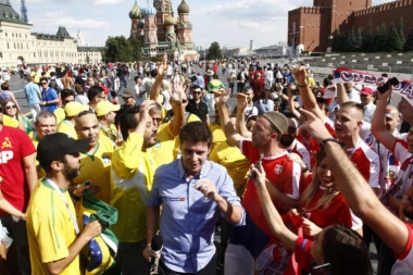 (VIDEO) Srpski navijači ispraćaju "karioke" sa turnira: O, BRAZIL ĆAO!