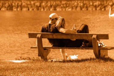 RODITELJI NA OVO MORAJU DA OBRATE PAŽNJU: Tinejdžeri u Srbiji prave drogu po receptu sa interneta!