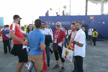 (VIDEO) Porodica i Kežman uz Sergeja, Rajkovićeva cica očekuje pobedu Srbije 3:0!