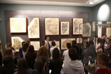 Osnovci prvi obišli Narodni muzej