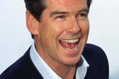 SMATRAJU GA NAJLEPŠIM DŽEJMS BONDOM, a nećete verovati kako izgleda NJEGOVA SUPRUGA!