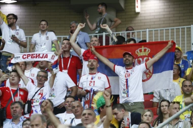 (FOTO) Poznati Srbi na tribinama u Moskvi